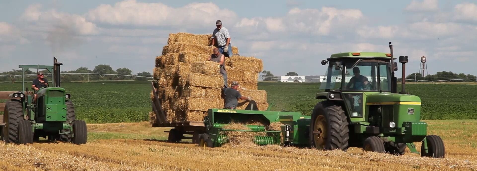 Knuth stacking square straw bales