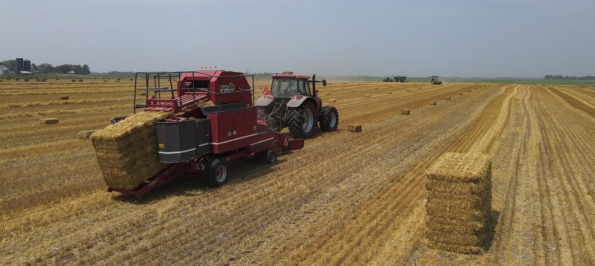 Knuth bale baron straw bales