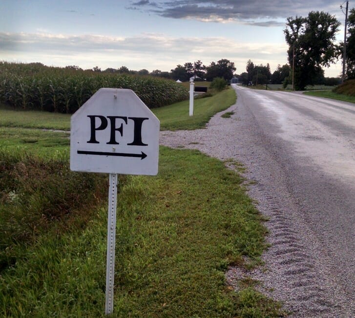 Jons father, Bach Bakehouse, positioned these home-made PFI signs to direct folks to the field day!